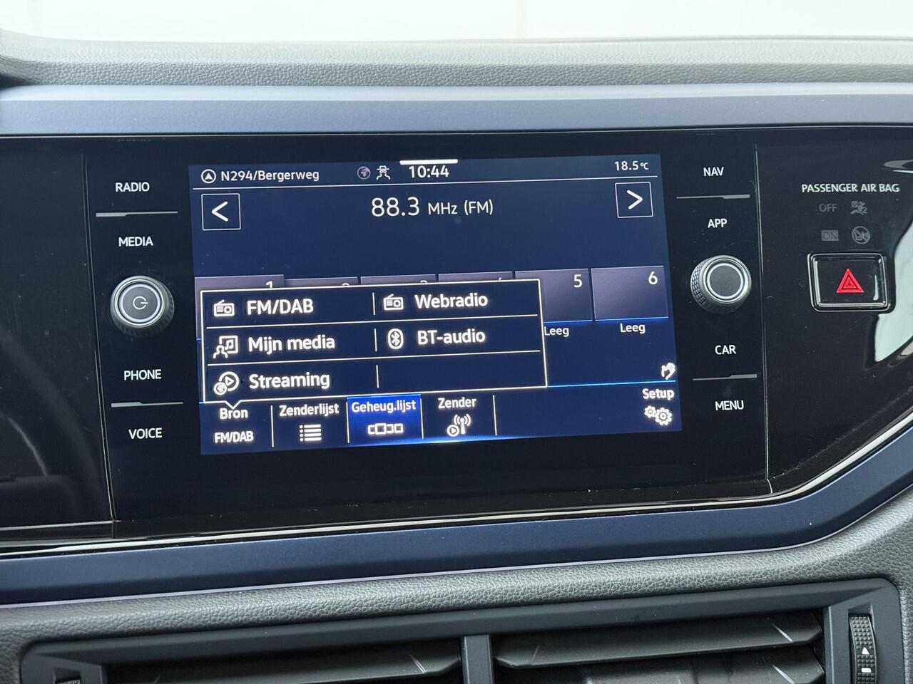 Volkswagen POLO 1.0 TSI Highline Business R | 95 PK | Adaptive cruise control | Climate control | Navigatiesysteem | R-Line |