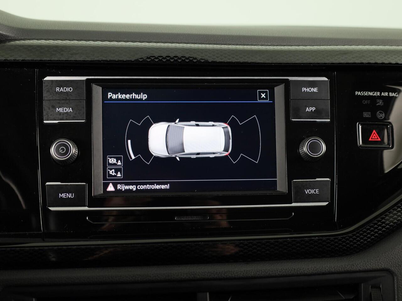 Volkswagen POLO 1.0 TSI Life 95 pk | Navigatie via App | Panoramadak | Parkeersensoren | Adaptieve cruise control | LED koplampen | Stoelverwarming |