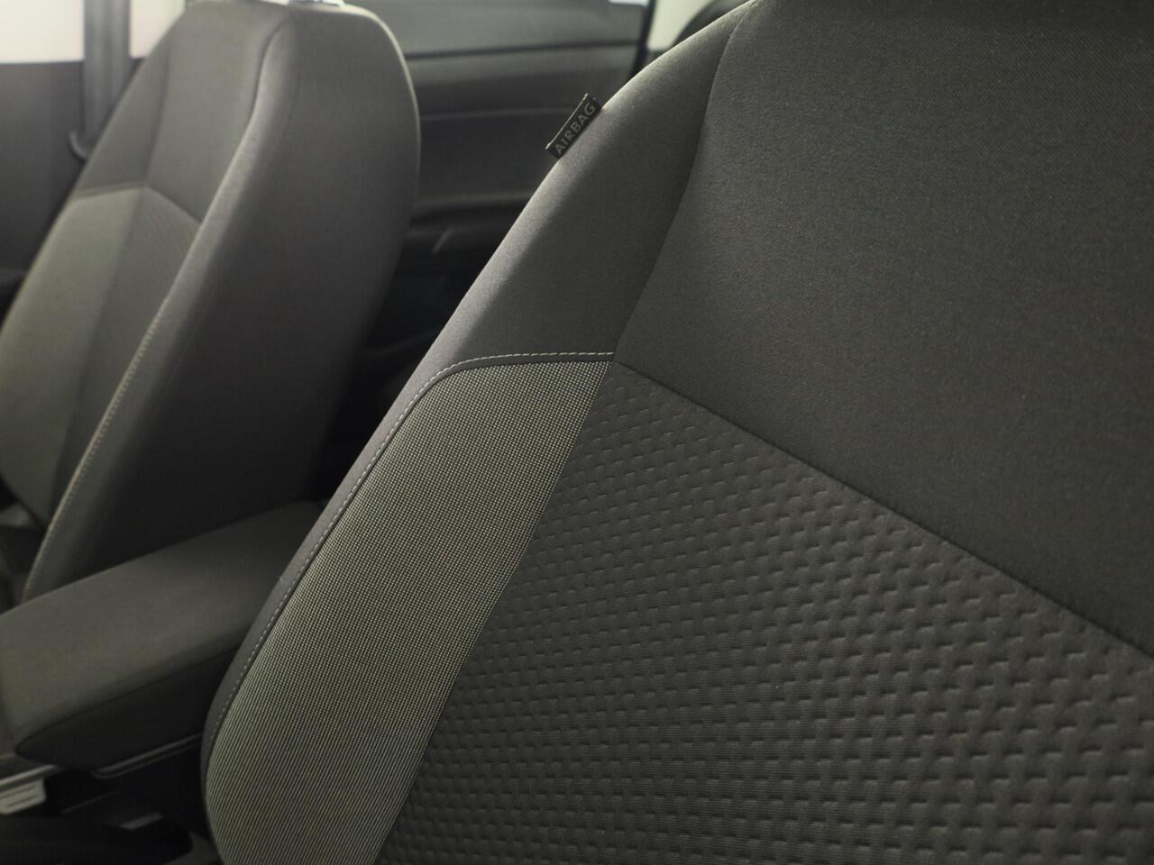 Volkswagen POLO 1.0 TSI Life 95 pk | Navigatie via App | Panoramadak | Parkeersensoren | Adaptieve cruise control | LED koplampen | Stoelverwarming |