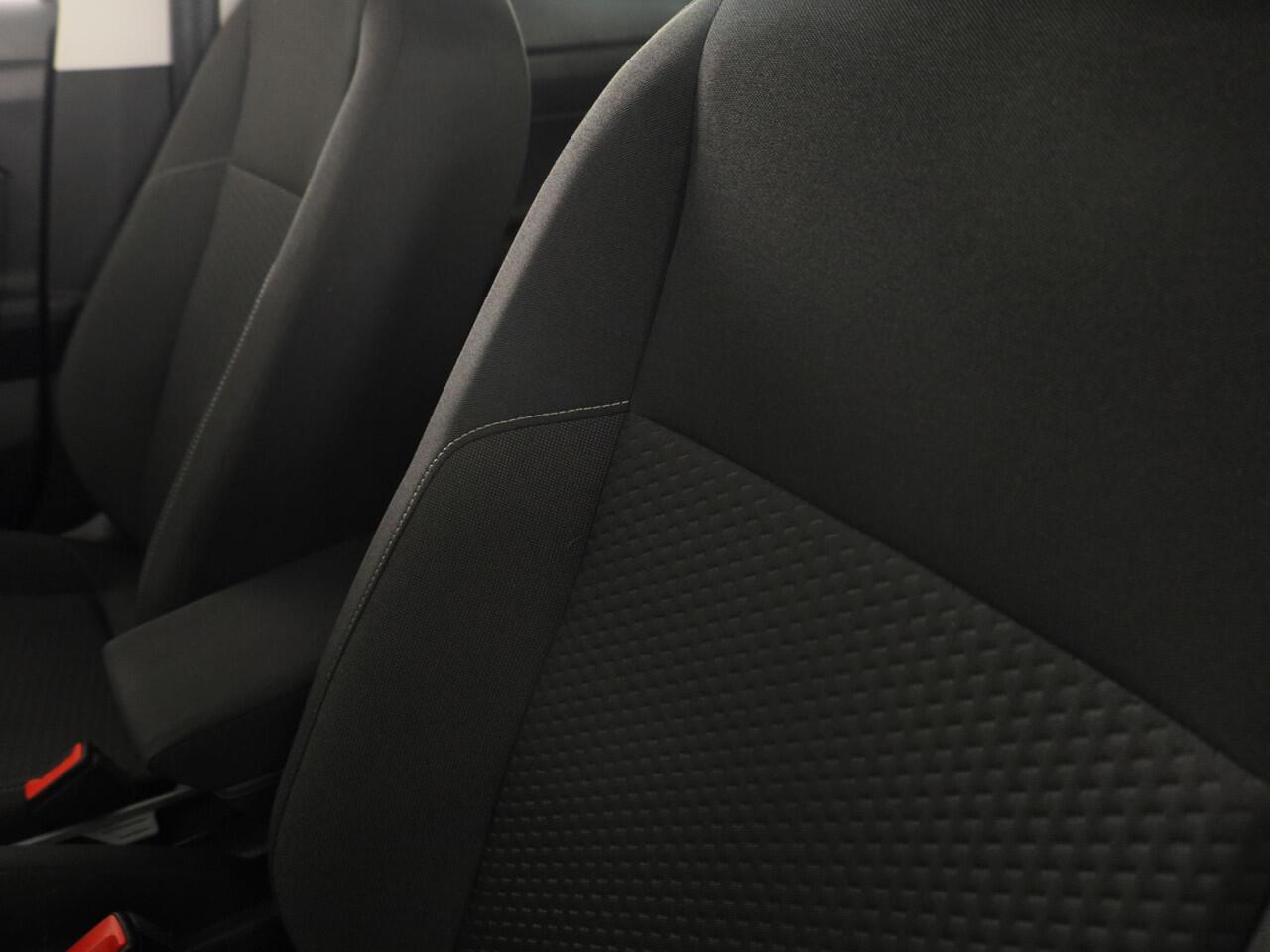 Volkswagen POLO 1.0 TSI Comfortline 95 pk | Navigatie | Parkeersensoren | LED koplampen | Adaptieve cruise control | Voll. digitaal instrumentenpaneel | Apple Carplay/Android Auto |