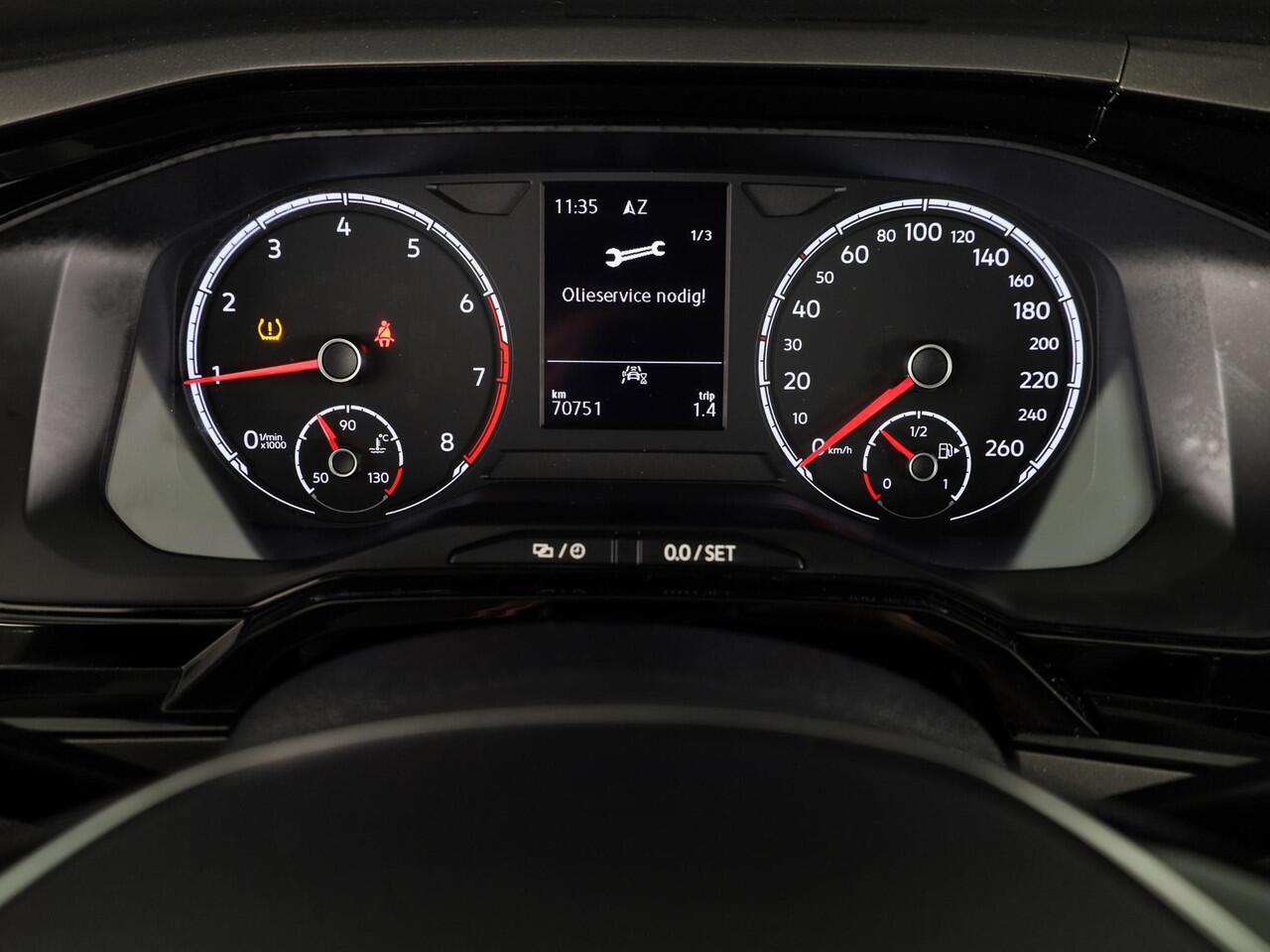 Volkswagen POLO 1.0 TSI Comfortline Business 95 PK | Navigatie | Parkeersensoren voor en achter | Automatische airco |