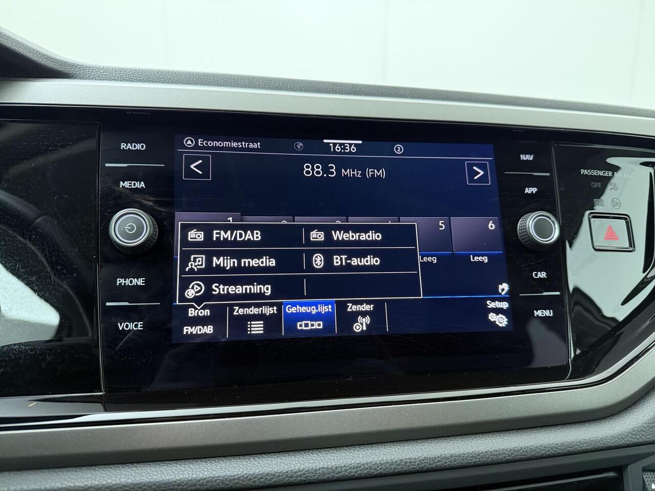 Volkswagen POLO 1.0 TSI Comfortline | 95 PK | Adaptive cruise control | Parkeersensoren | Navigatiesysteem |