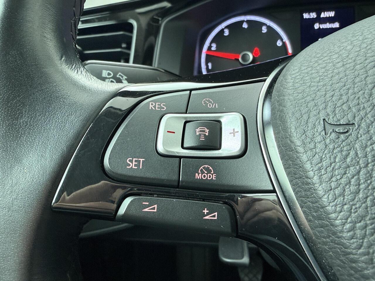 Volkswagen POLO 1.0 TSI Comfortline | 95 PK | Adaptive cruise control | Parkeersensoren | Navigatiesysteem |