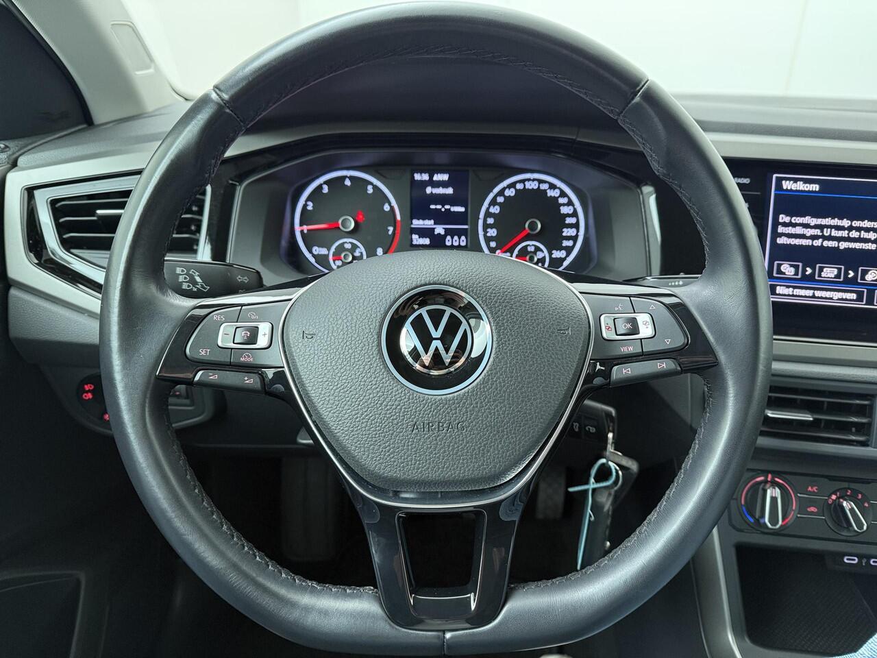 Volkswagen POLO 1.0 TSI Comfortline | 95 PK | Adaptive cruise control | Parkeersensoren | Navigatiesysteem |