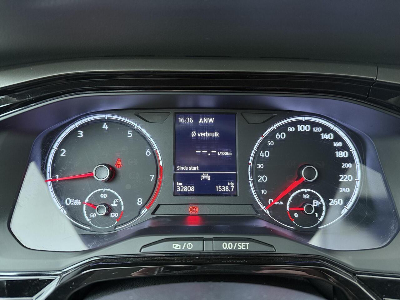 Volkswagen POLO 1.0 TSI Comfortline | 95 PK | Adaptive cruise control | Parkeersensoren | Navigatiesysteem |