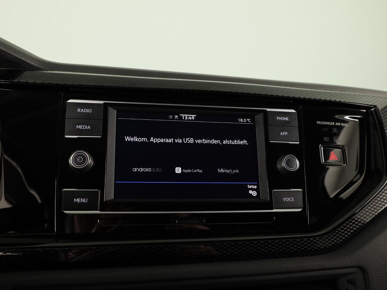 Volkswagen POLO 1.0 TSI Life 95 pk | Navigatie via App | Parkeersensoren | Adaptieve cruise control | LED koplampen |