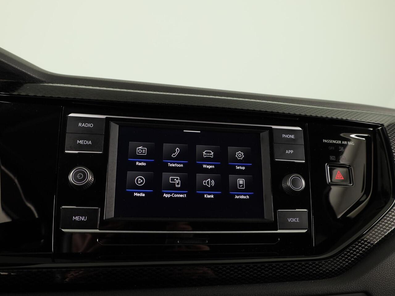 Volkswagen POLO 1.0 TSI Life 95 pk | Navigatie via App | Parkeersensoren | Adaptieve cruise control | LED koplampen |