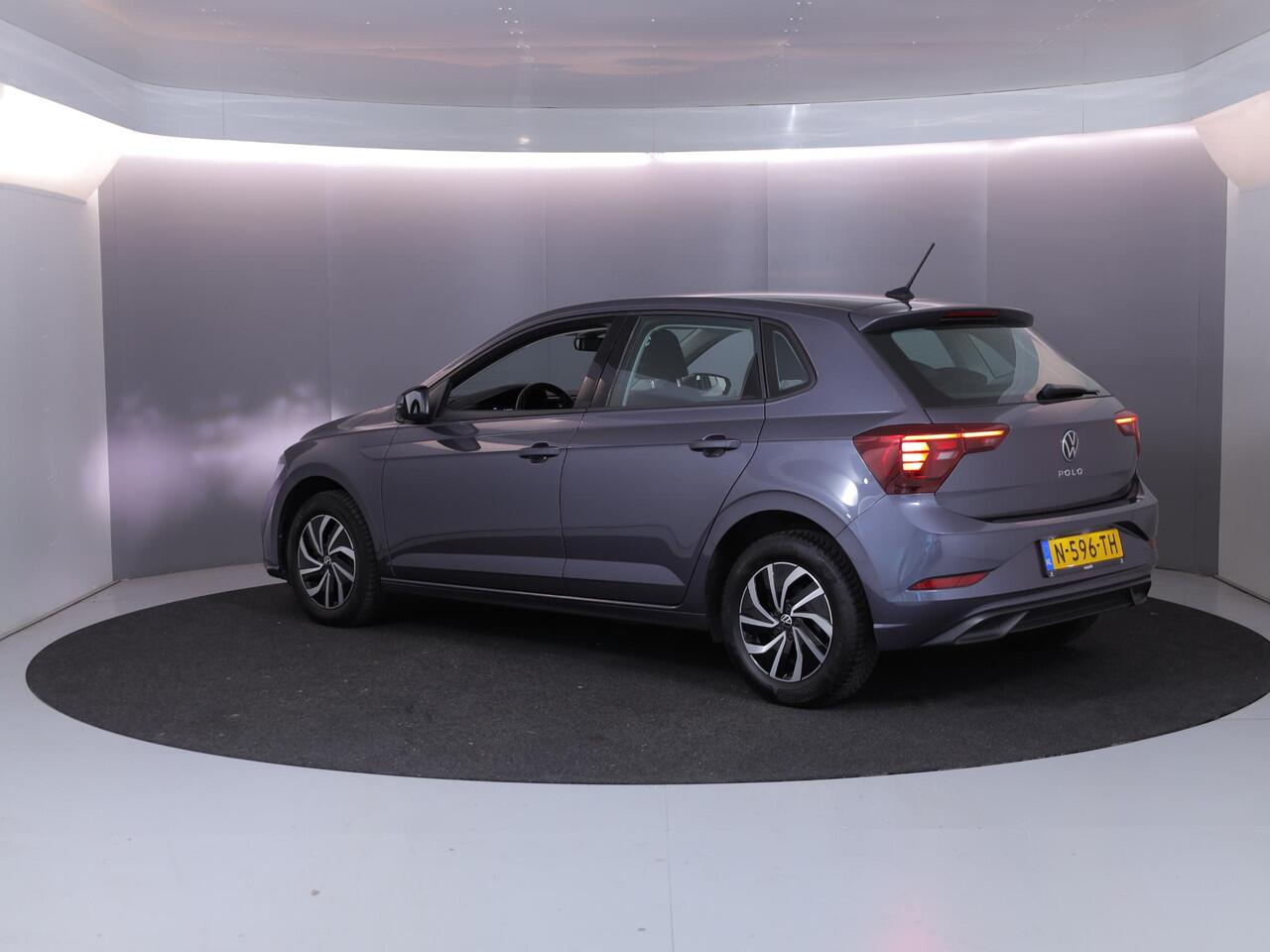 Volkswagen POLO 1.0 TSI Life 95 pk | Navigatie via App | Parkeersensoren | Adaptieve cruise control | LED koplampen |