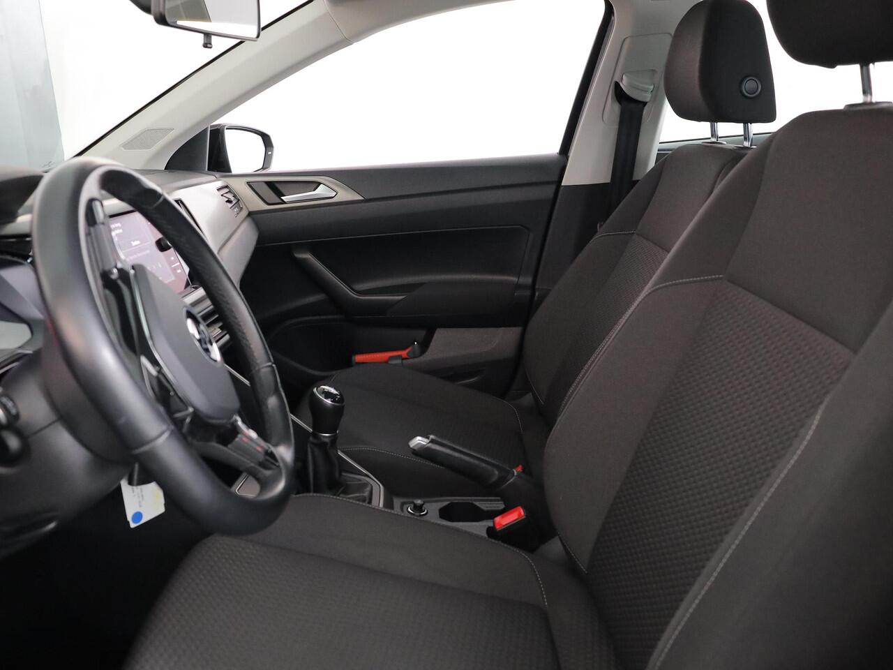 Volkswagen POLO 1.0 TSI Comfortline Business 95 pk | Navigatie | Parkeersensoren | Achteruitrijcamera | Adaptieve cruise control |