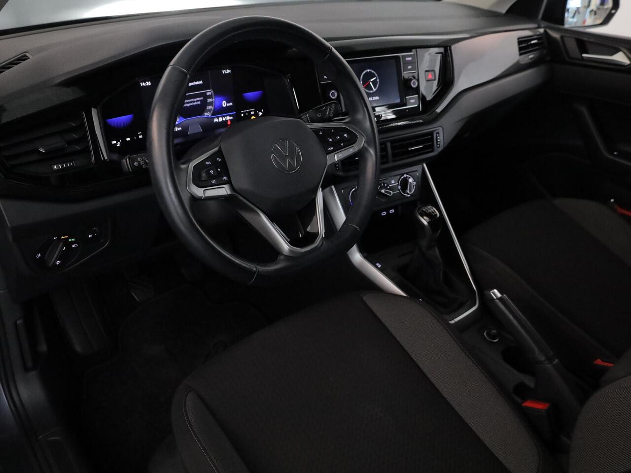 Volkswagen POLO 1.0 TSI Life 95 PK | Navigatie via app | LM velgen | Parkeersensoren voor en achter |