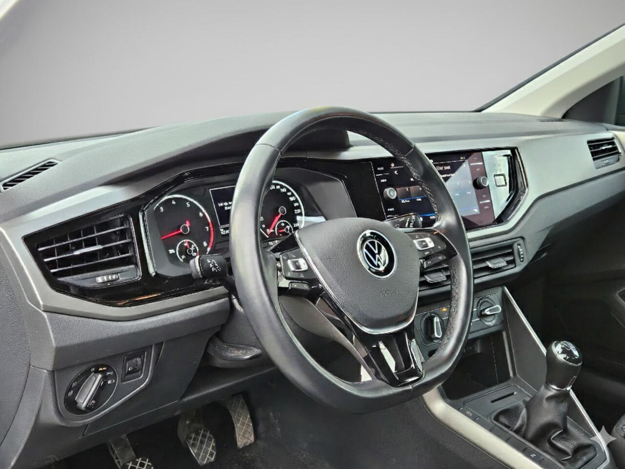Volkswagen POLO 1.0 TSI Comfortline Parkeersensoren voor en achter | Cruise controle | Lichtsensor