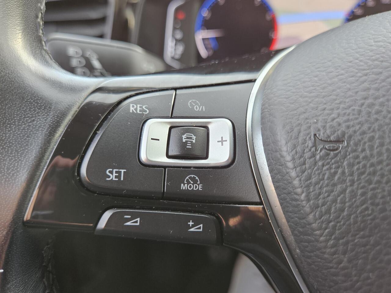 Volkswagen POLO 1.0 TSI Comfortline Virtual Cockpit | Parkeersensoren voor en achter | LM Velgen | Navigatie | Apple Carplay of Android Auto