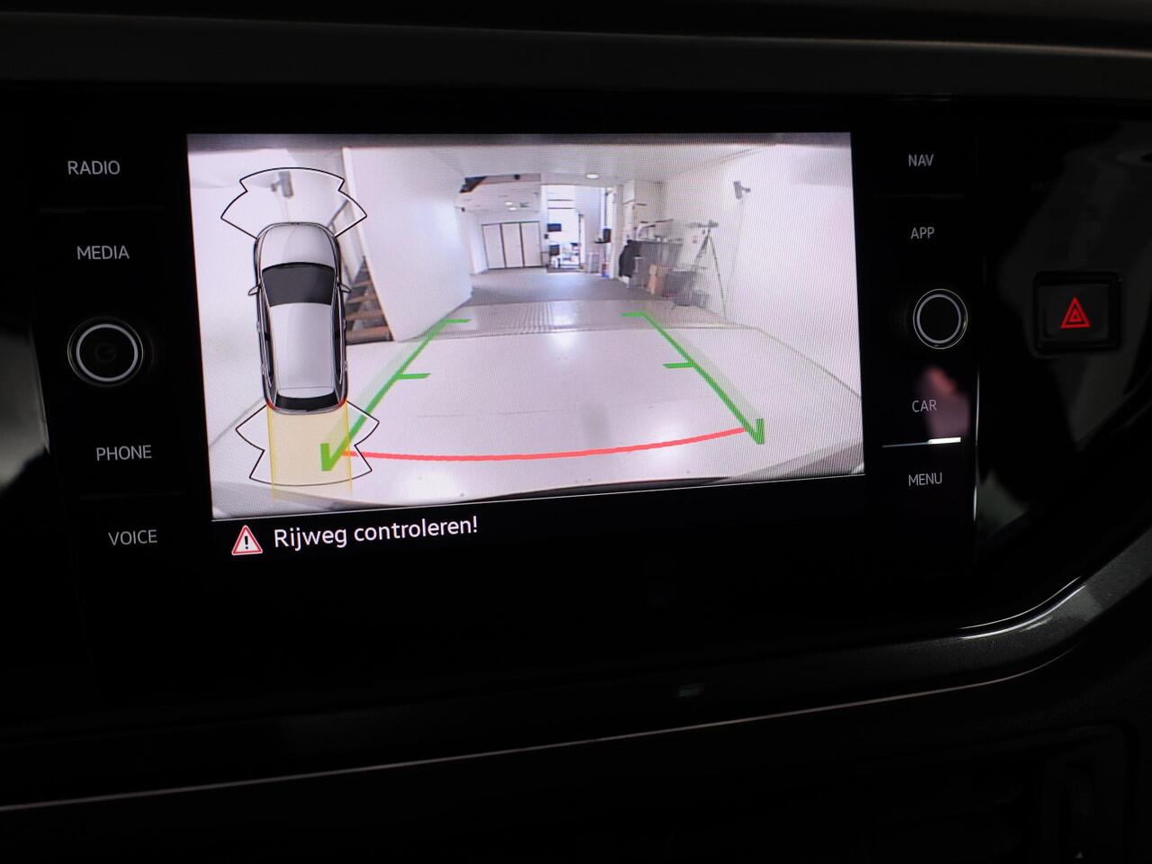 Volkswagen POLO 1.0 TSI Highline 95pk 5bak| digital display| Navi| 16'LM-velgen| Camera|