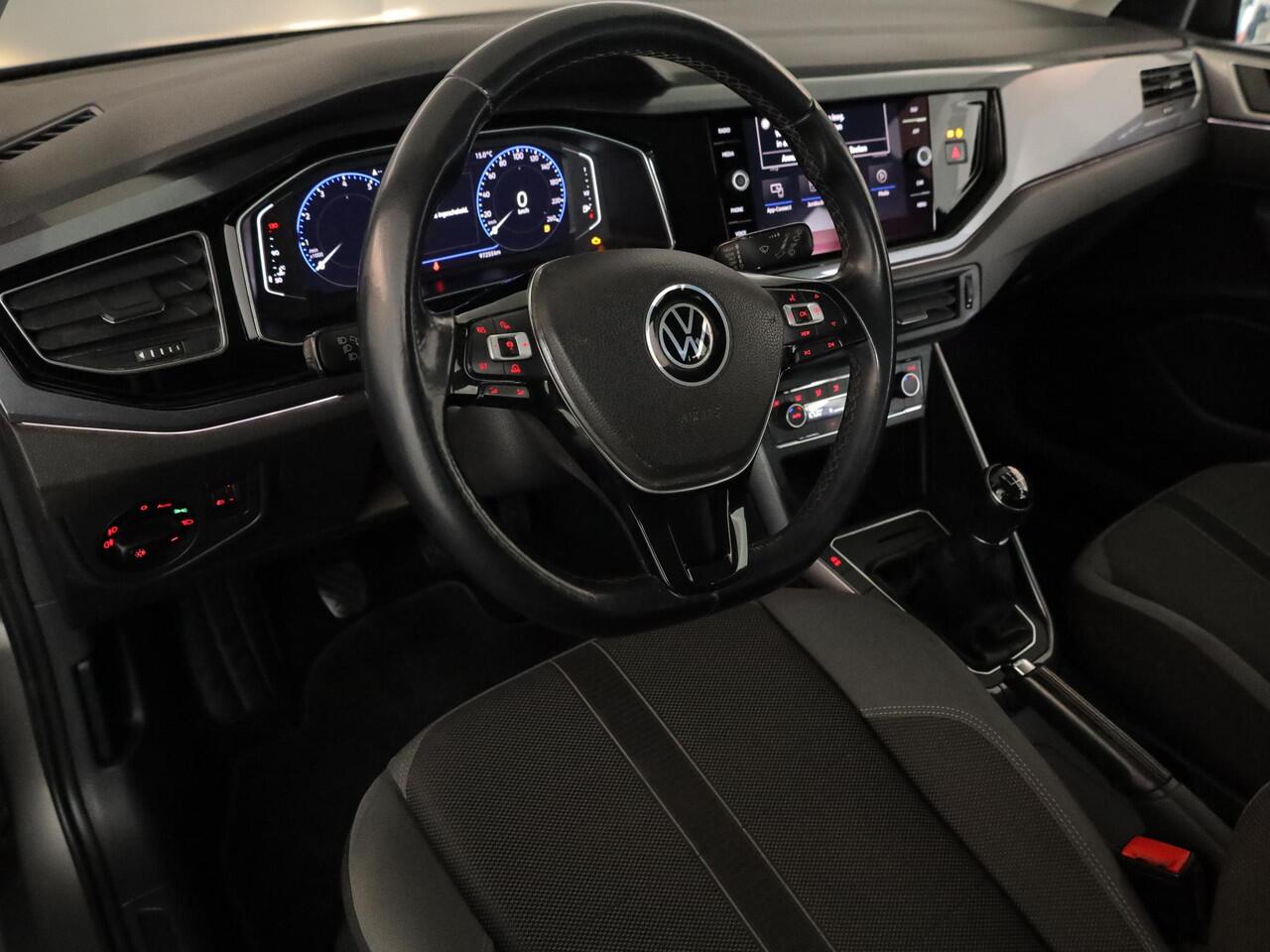 Volkswagen POLO 1.0 TSI Highline 95pk 5bak| digital display| Navi| 16'LM-velgen| Camera|