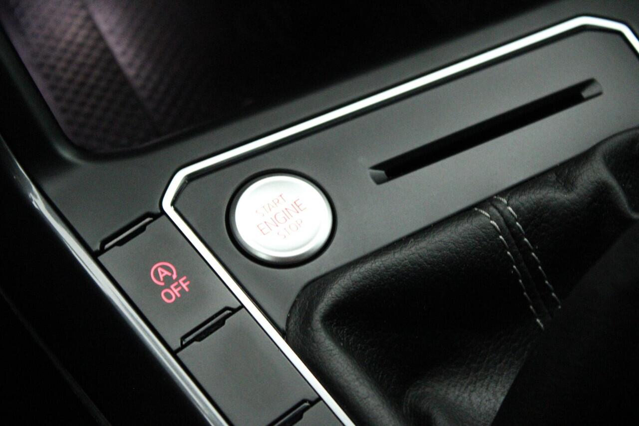 Volkswagen POLO 1.0 TSI 95pk 2x R-Line Keyless Camera Beats Stoelverwarming Led Navigatie Panoramadak