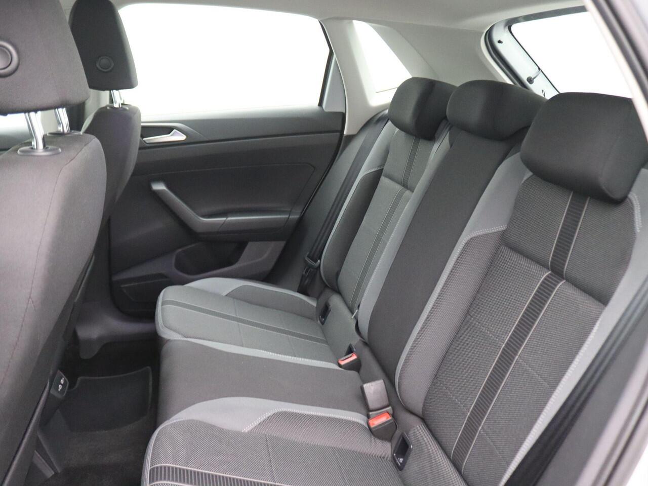 Volkswagen POLO 1.0 TSI Style 95PK Adaptieve Cruise Controle, Achteruitrijcamera, Matrix-LED Verlichting, Navi via Apple Carplay/Android Auto, Stoelverwarming, Clima, Trekhaak, 15" LM Velgen