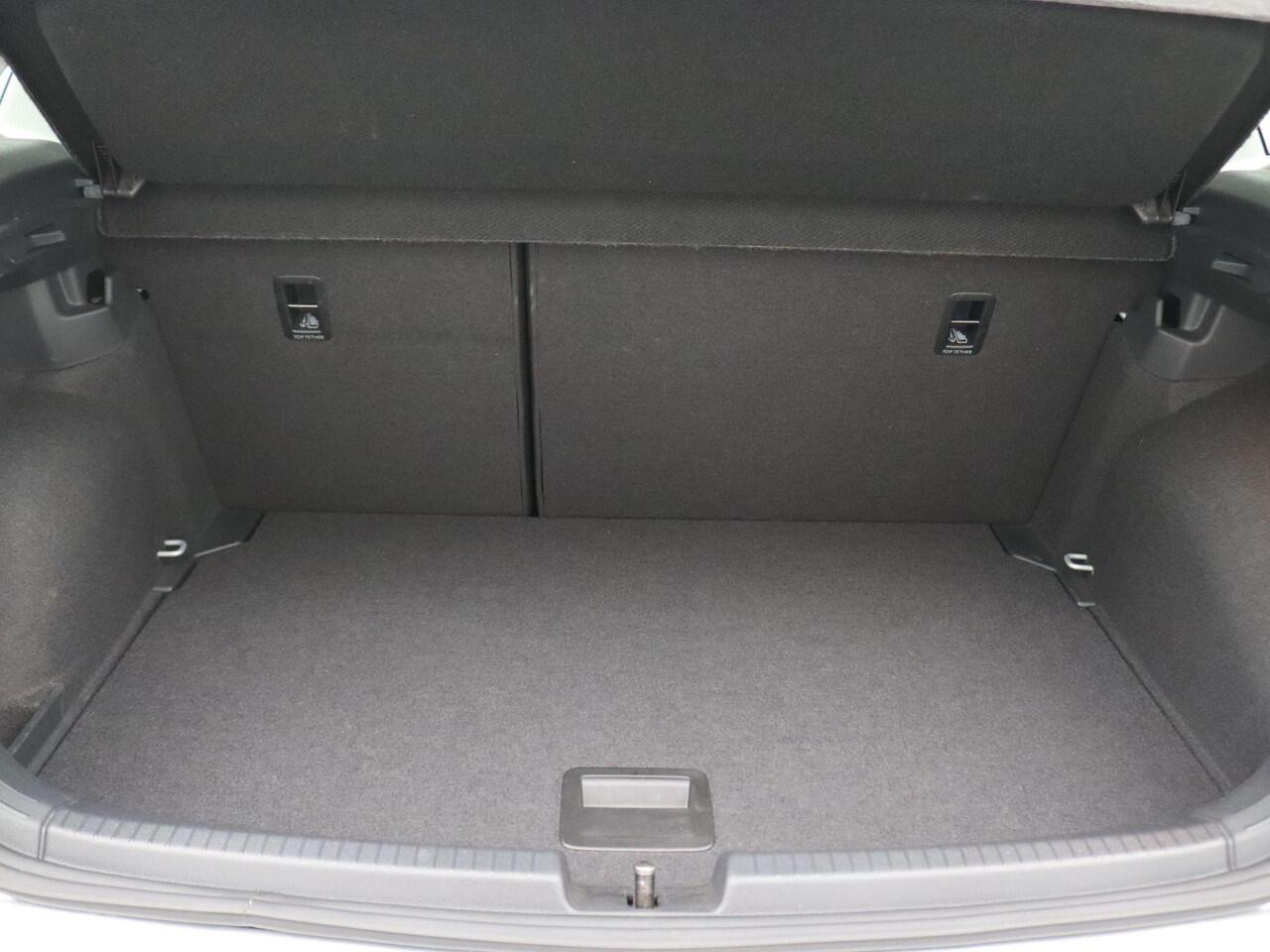 Volkswagen POLO 1.0 TSI Style 95PK Adaptieve Cruise Controle, Achteruitrijcamera, Matrix-LED Verlichting, Navi via Apple Carplay/Android Auto, Stoelverwarming, Clima, Trekhaak, 15" LM Velgen