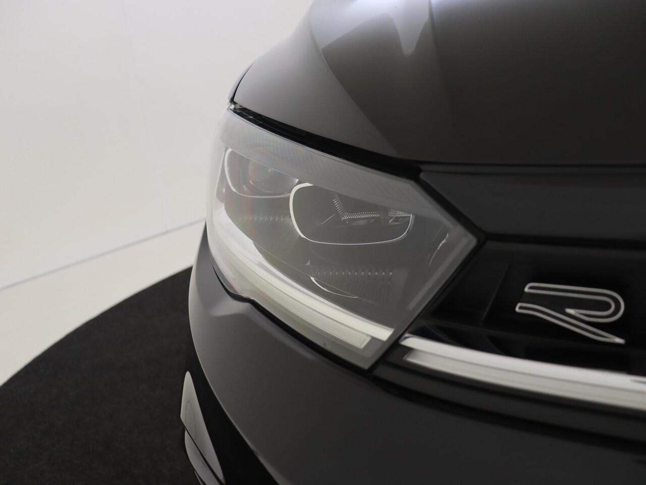 Volkswagen POLO 1.0 TSI R-Line Business | Panoramadak | LED matrix verlichting | Digital cockpit Pro | Stoelverwarming | Achteruitrijcamera | Navigatie | Adaptieve cruise control |