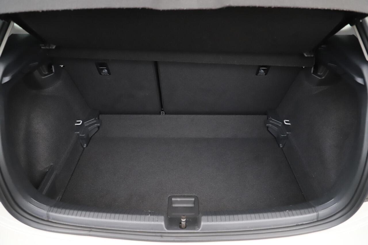 Volkswagen POLO 1.0 TSI Life 95PK 16 inch LMV Carplay Android Navigatie Parkeersensor Full LED Airco Adaptive Cruise