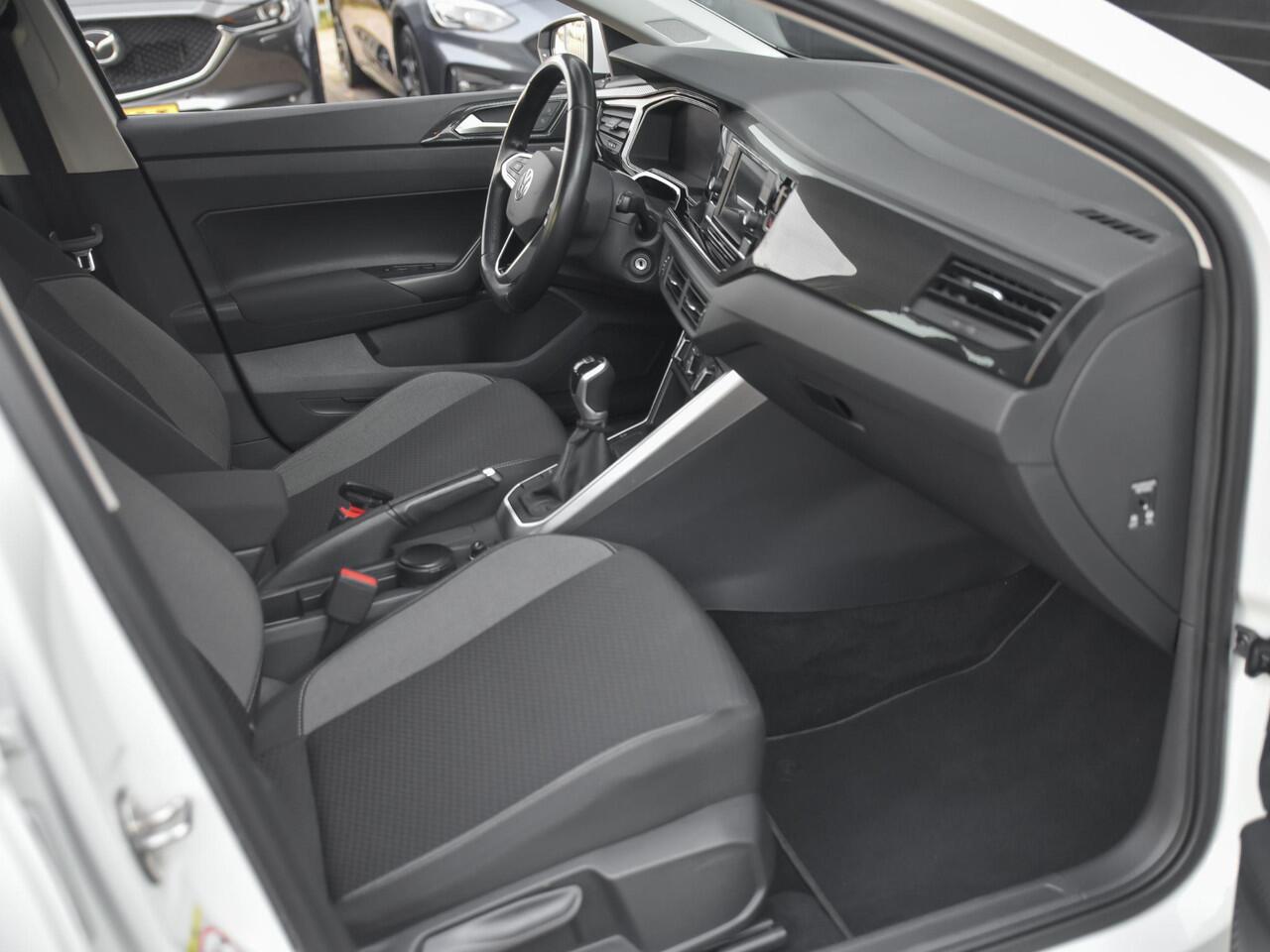 Volkswagen POLO 1.0 TSI Life Feestdagen geopend bel voor een afspraak. Digitaal display 18 inch velgen Stoelverwarming