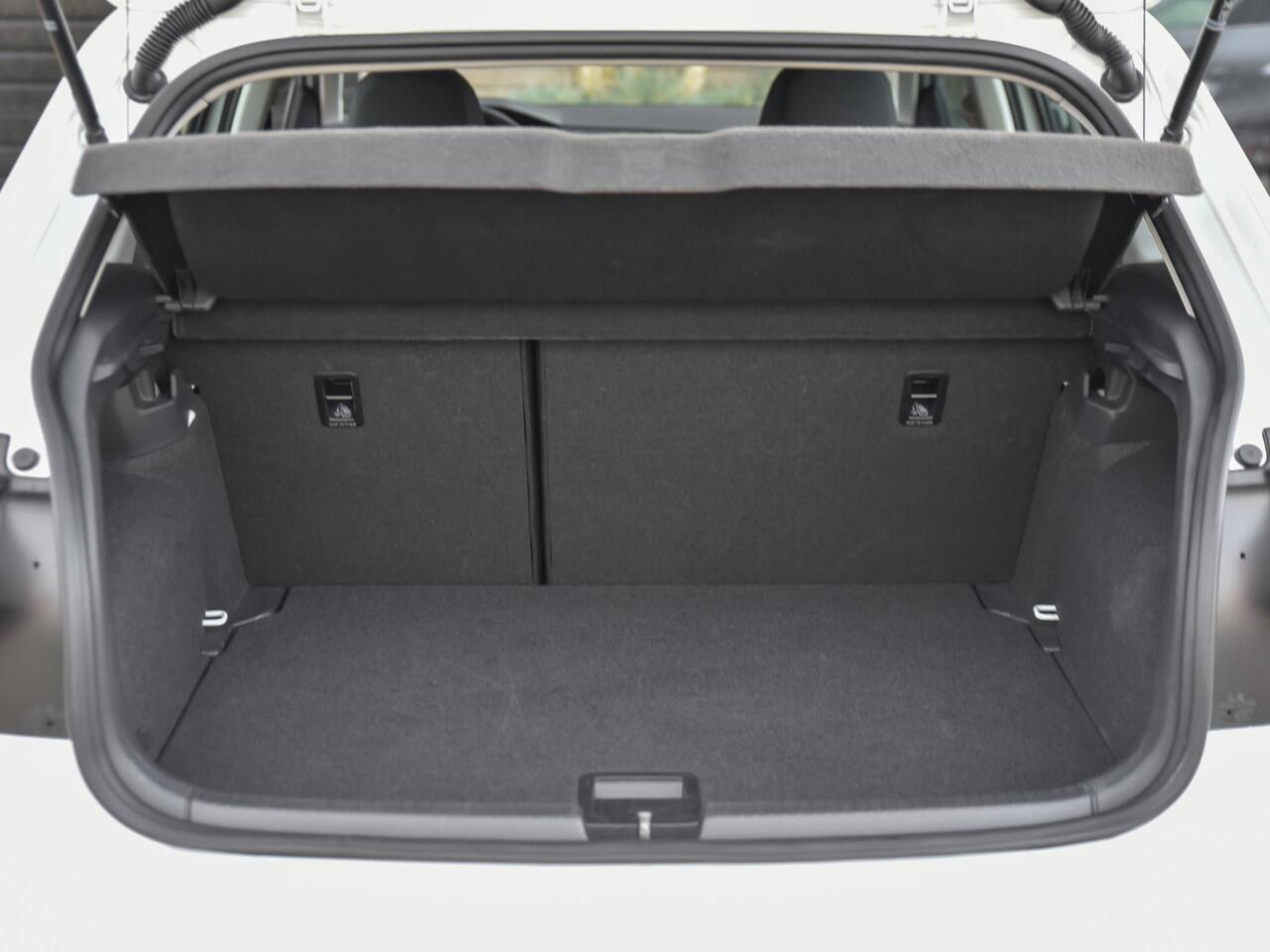 Volkswagen POLO 1.0 TSI Life Feestdagen geopend bel voor een afspraak. Digitaal display 18 inch velgen Stoelverwarming