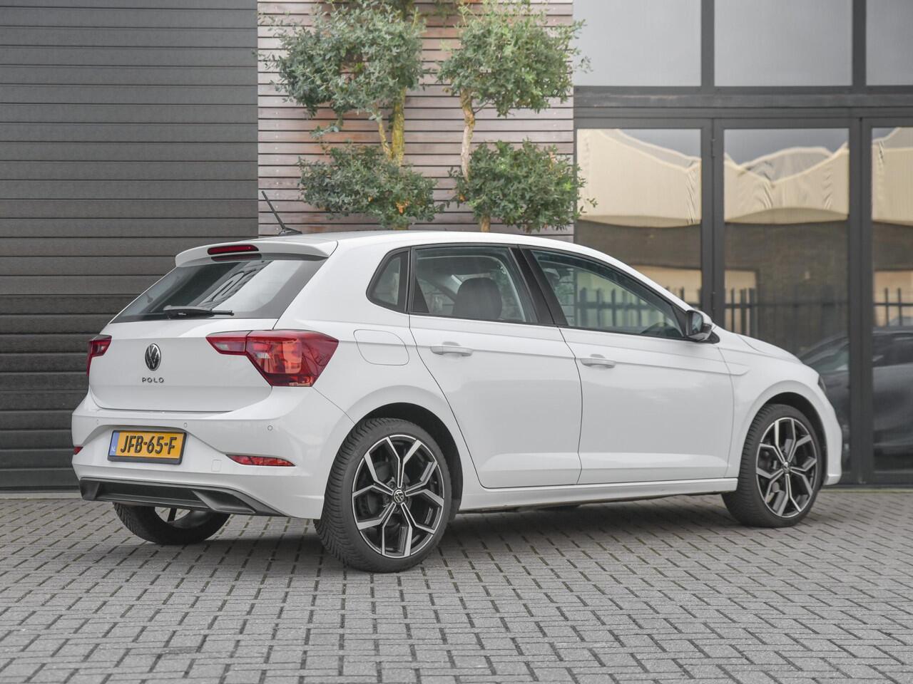 Volkswagen POLO 1.0 TSI Life Feestdagen geopend bel voor een afspraak. Digitaal display 18 inch velgen Stoelverwarming