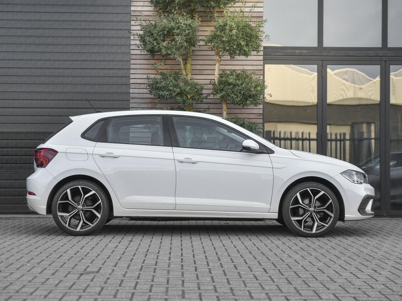 Volkswagen POLO 1.0 TSI Life Feestdagen geopend bel voor een afspraak. Digitaal display 18 inch velgen Stoelverwarming