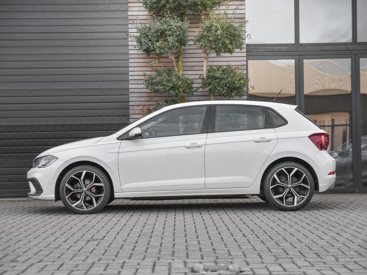 Volkswagen POLO 1.0 TSI Life Feestdagen geopend bel voor een afspraak. Digitaal display 18 inch velgen Stoelverwarming