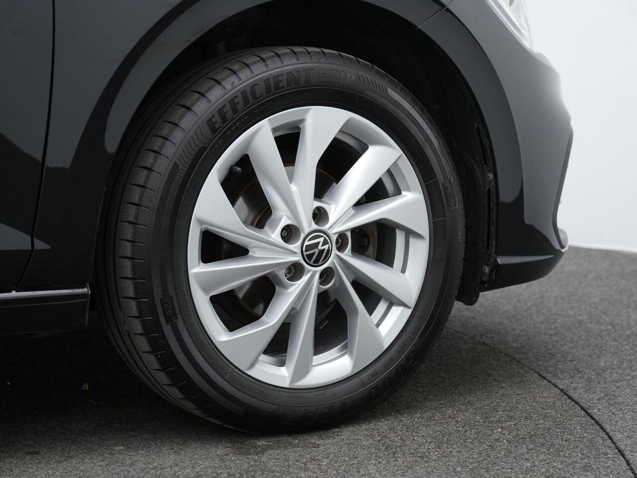 Volkswagen POLO 1.0 TSI 95 pk Style | Panoramadak | IQ Light | Beats | Stoelverwarming | Navigatie | Parkeersensoren voor/achter