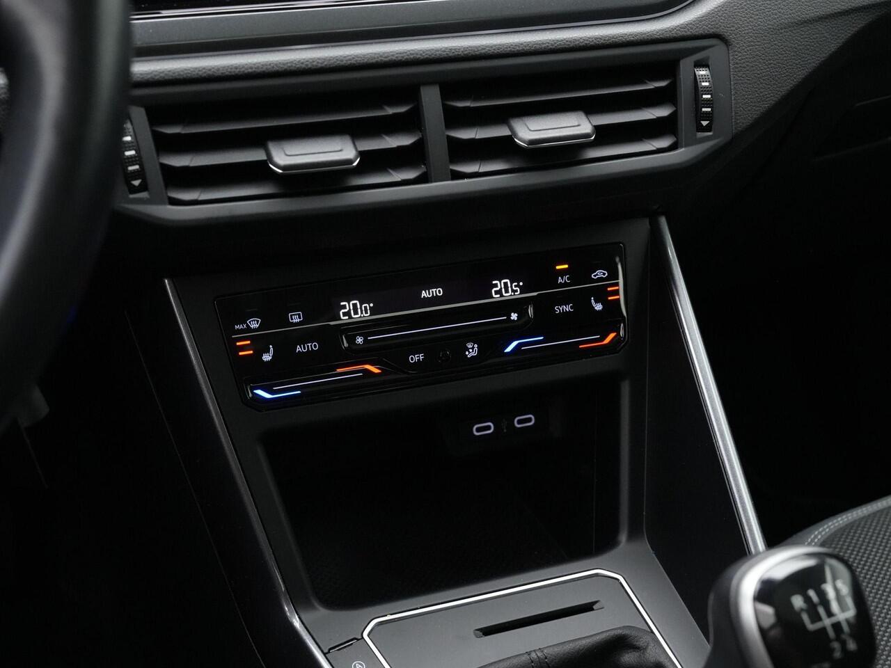 Volkswagen POLO 1.0 TSI 95 pk Style | Panoramadak | IQ Light | Beats | Stoelverwarming | Navigatie | Parkeersensoren voor/achter