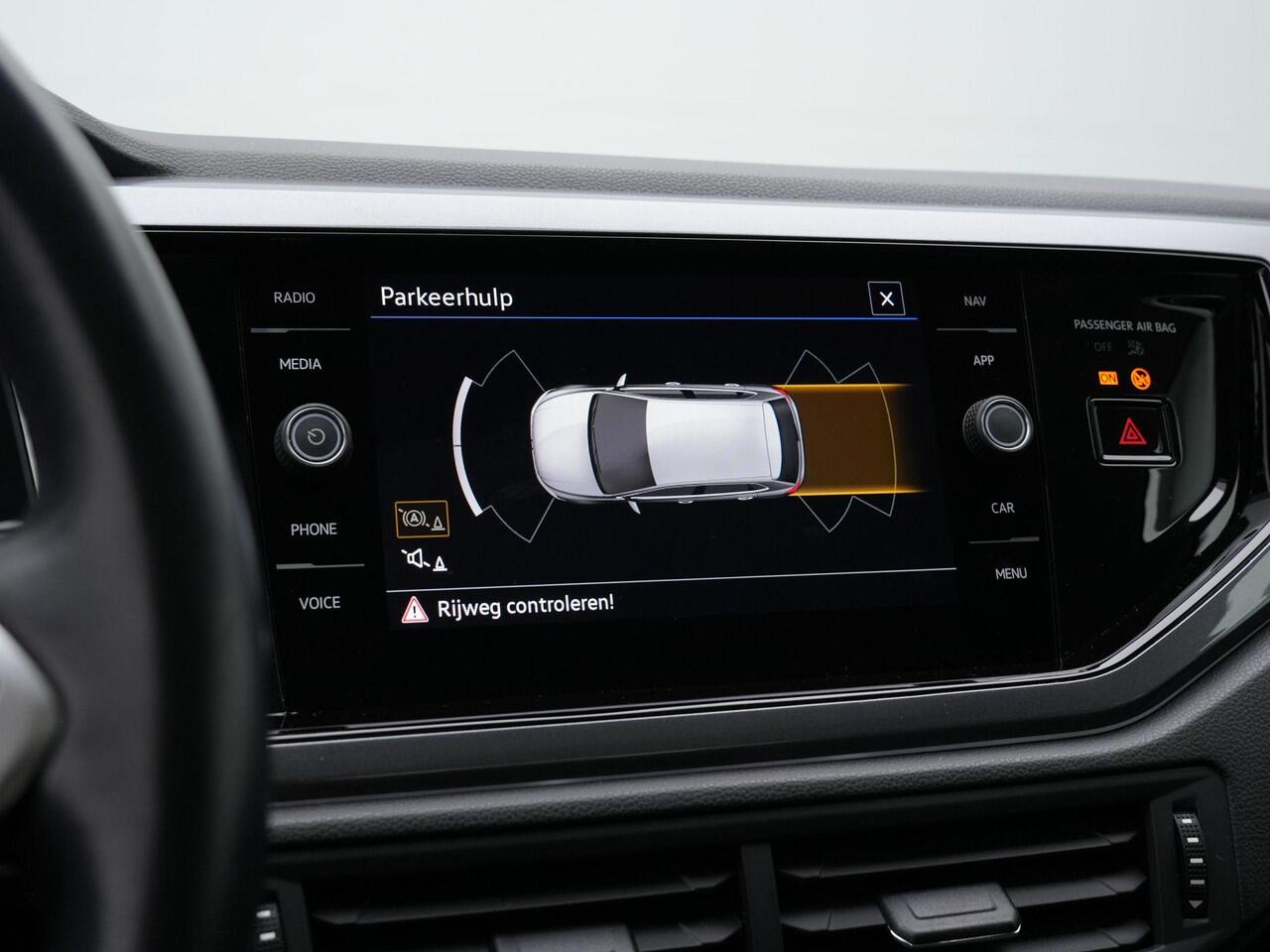 Volkswagen POLO 1.0 TSI 95 pk Style | Panoramadak | IQ Light | Beats | Stoelverwarming | Navigatie | Parkeersensoren voor/achter