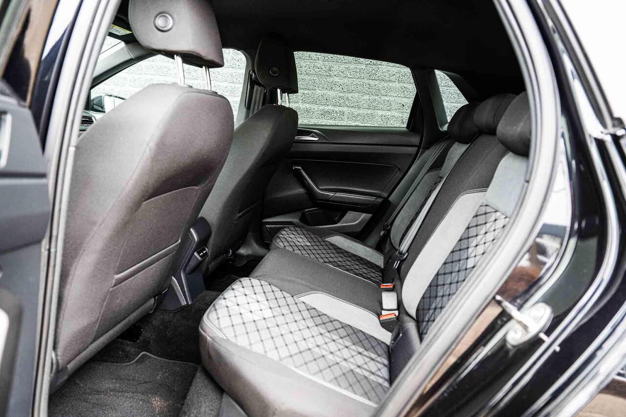 Volkswagen POLO 1.0 TSi 95 pk R-Line | 2x R-Line | 17" Bergamo | Parkeersensoren