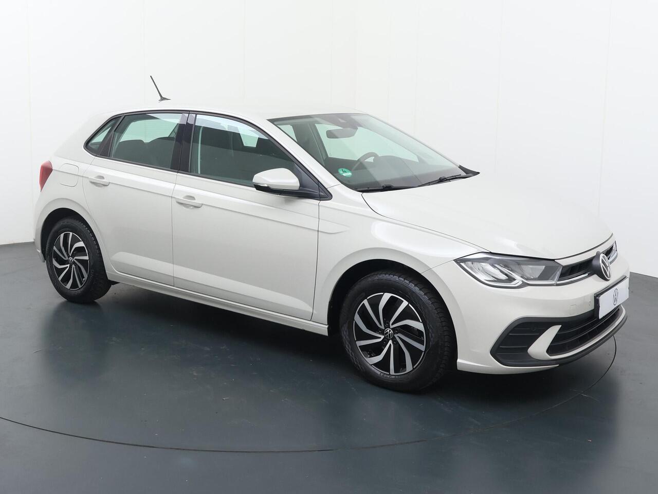 Volkswagen POLO 1.0 TSI Life | 95 PK | Cruise Control Adaptive | Navigatiesysteem | Parkeersensoren | Draadloze telefoonlader