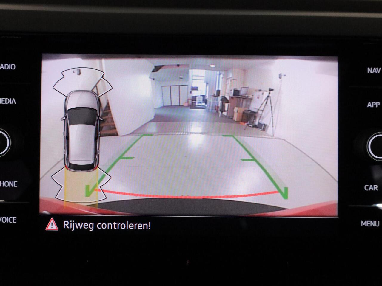 Volkswagen POLO 1.0 TSI R-Line Pano-dak| Navi| 17'LM-velgen| digital display