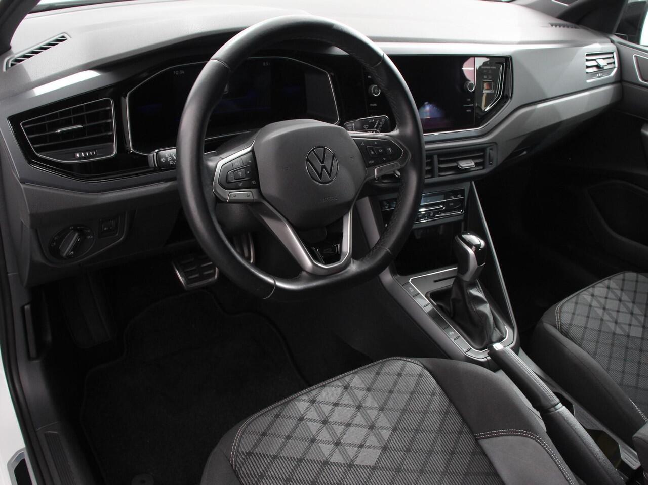 Volkswagen POLO 1.0 TSI R-Line DSG Navigatie App Connect Climate Control DAB LED Parkeer sensoren Cruise control adaptive Lichtmetalen velgen