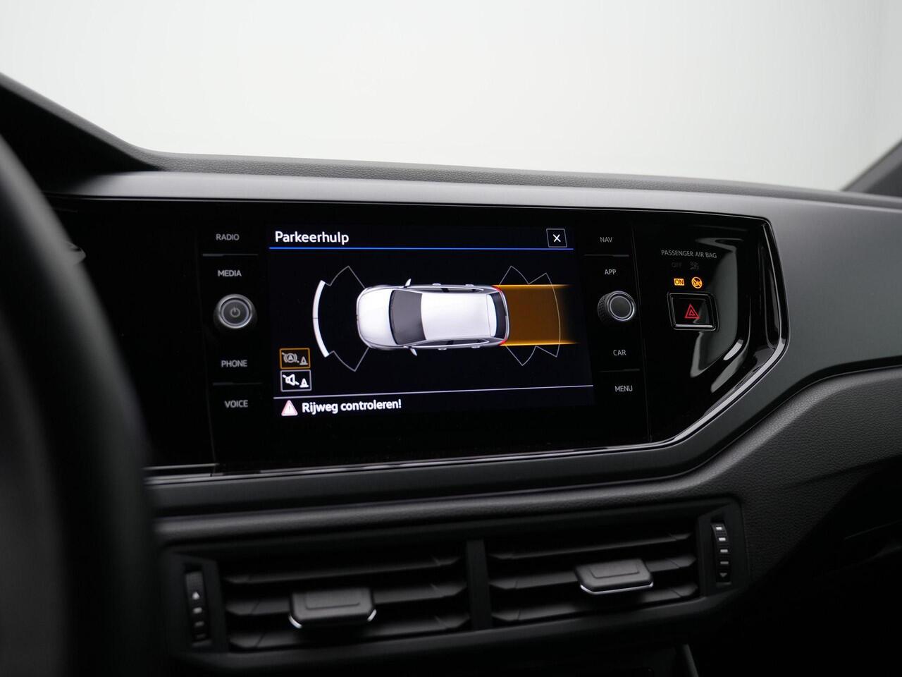 Volkswagen POLO 1.0 TSI 95 pk R-Line | Parkeersensoren voor/achter | Adaptive Cruise | Carplay