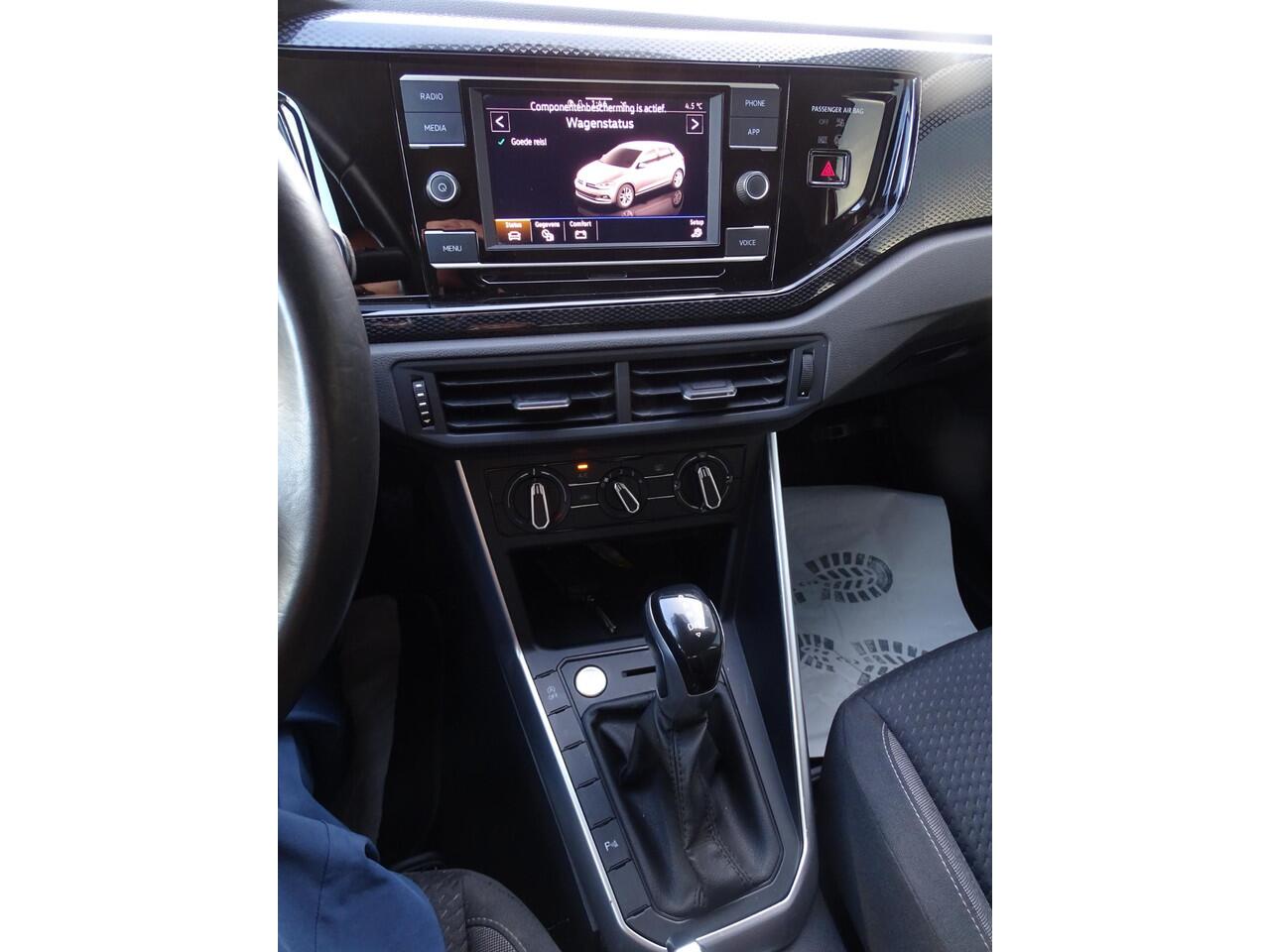 Volkswagen POLO 1.0 TSI Life Business AUTOMAAT | VOLLEDIG DIGITAAL INSTRUMENTENPANEEL | PARKEERSENSOREN | APPLE/ANDROID CARPLAY | ADAPTIEVE CRUISE CONTROL | STOELVERWARMING | KEYLESS GO