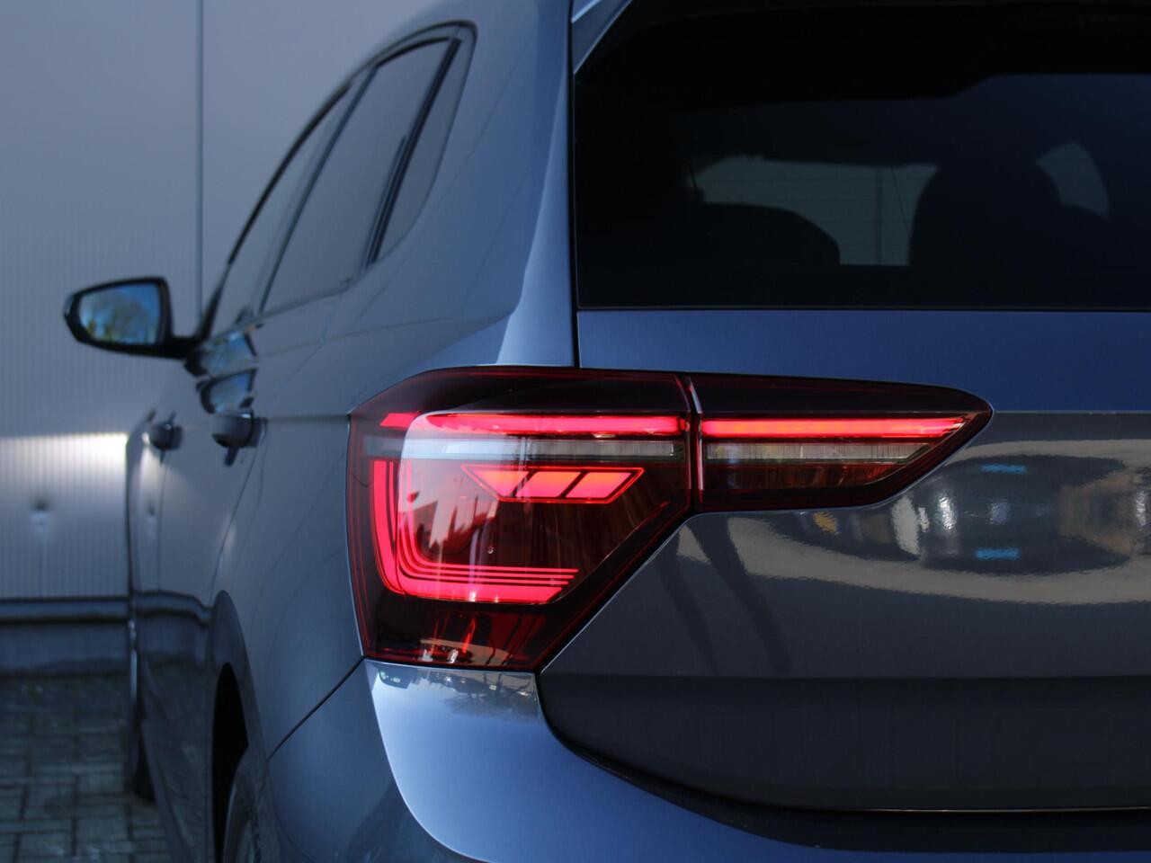 Volkswagen POLO 1.0 TSI DSG R-Line | Digital Cockpit Pro | IQ Light | Keyless | Stoelverwarming | Carplay | Afneembare trekhaak