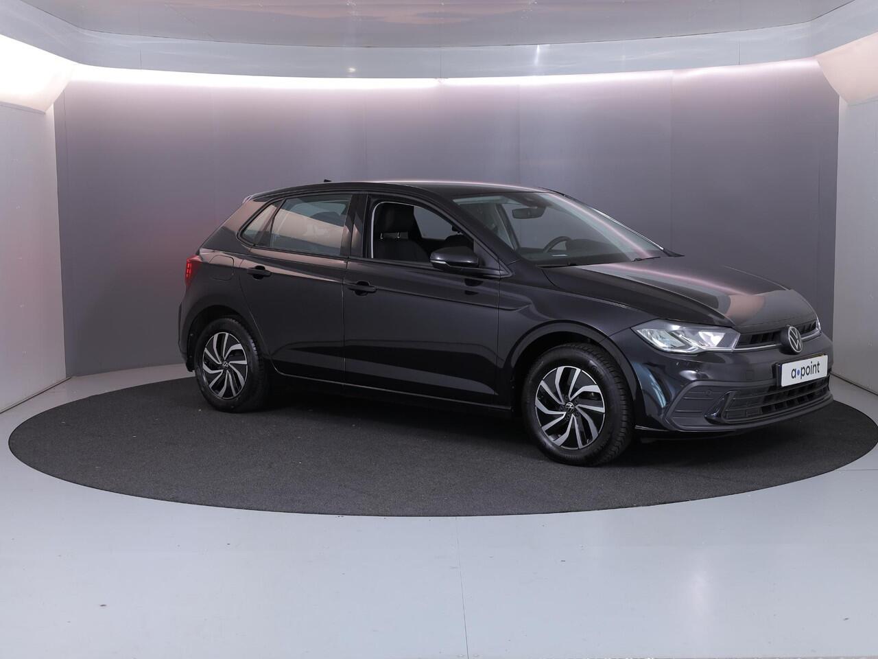 Volkswagen POLO 1.0 TSI Life 95 PK | Navigatie via app | Parkeersensoren voor en achter | LM velgen |