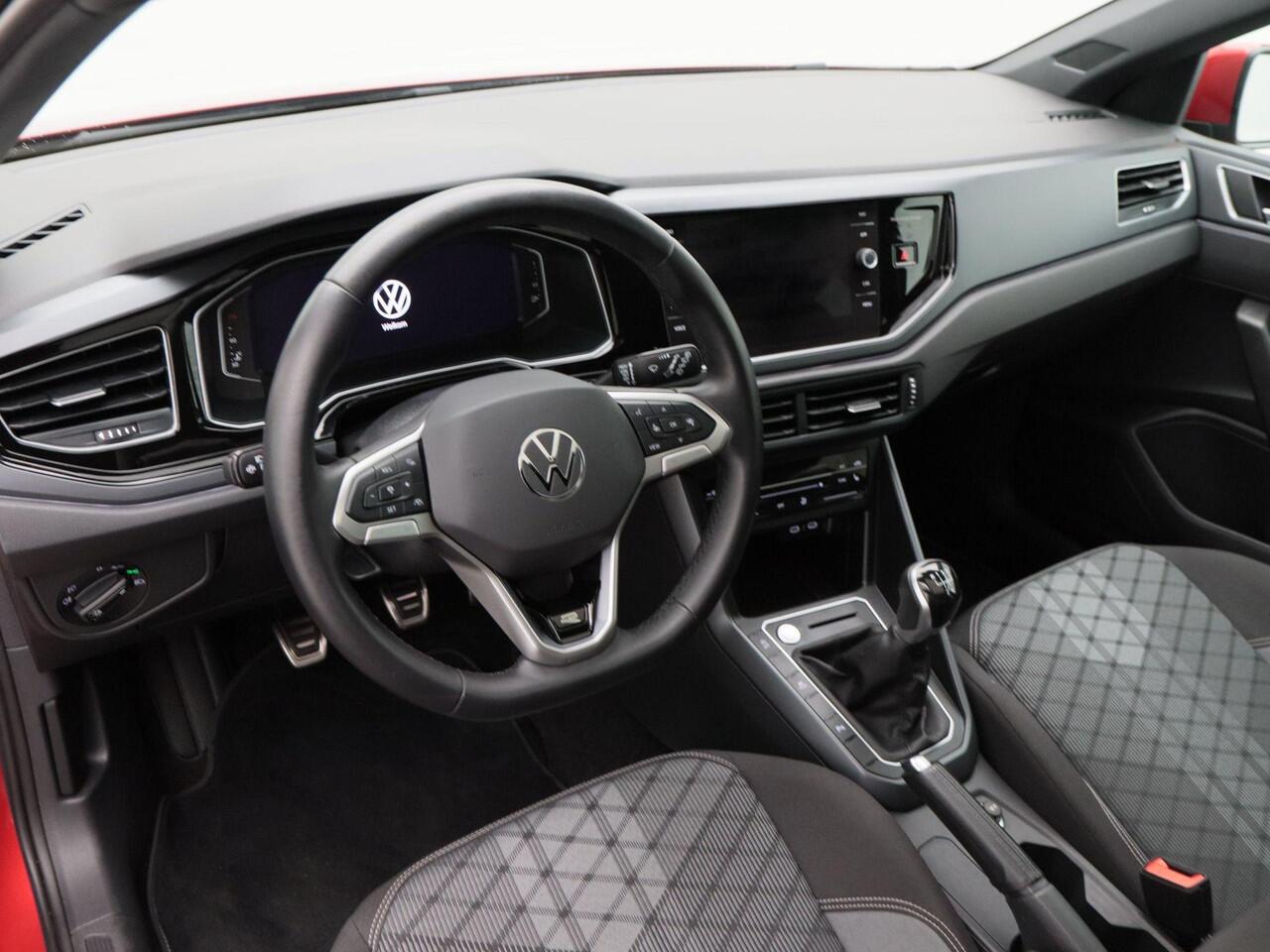 Volkswagen POLO 1.0 TSi R-Line | Full LED IQ | Panoramadak | Adaptive Cruise | Stoelverwarming | Camera | 13.949 Km!!