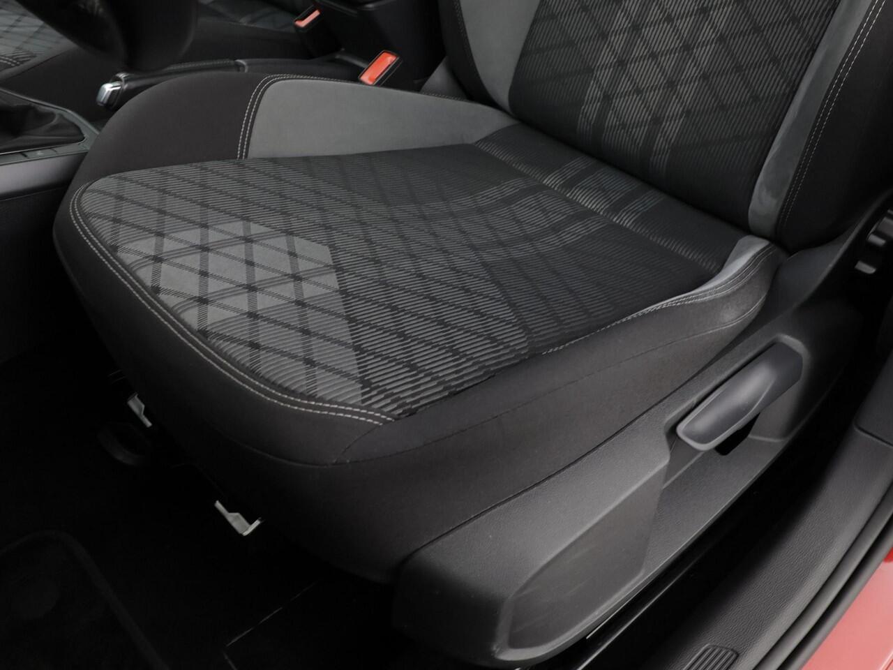 Volkswagen POLO 1.0 TSI 95pk DSG R-Line · Camera · Stoelverwarming · Keyless · Apple/Android Car Play · Trekhaak · Navigatie · 16'' Inch · Garantie t/m 09-03-2027 of 100.000km