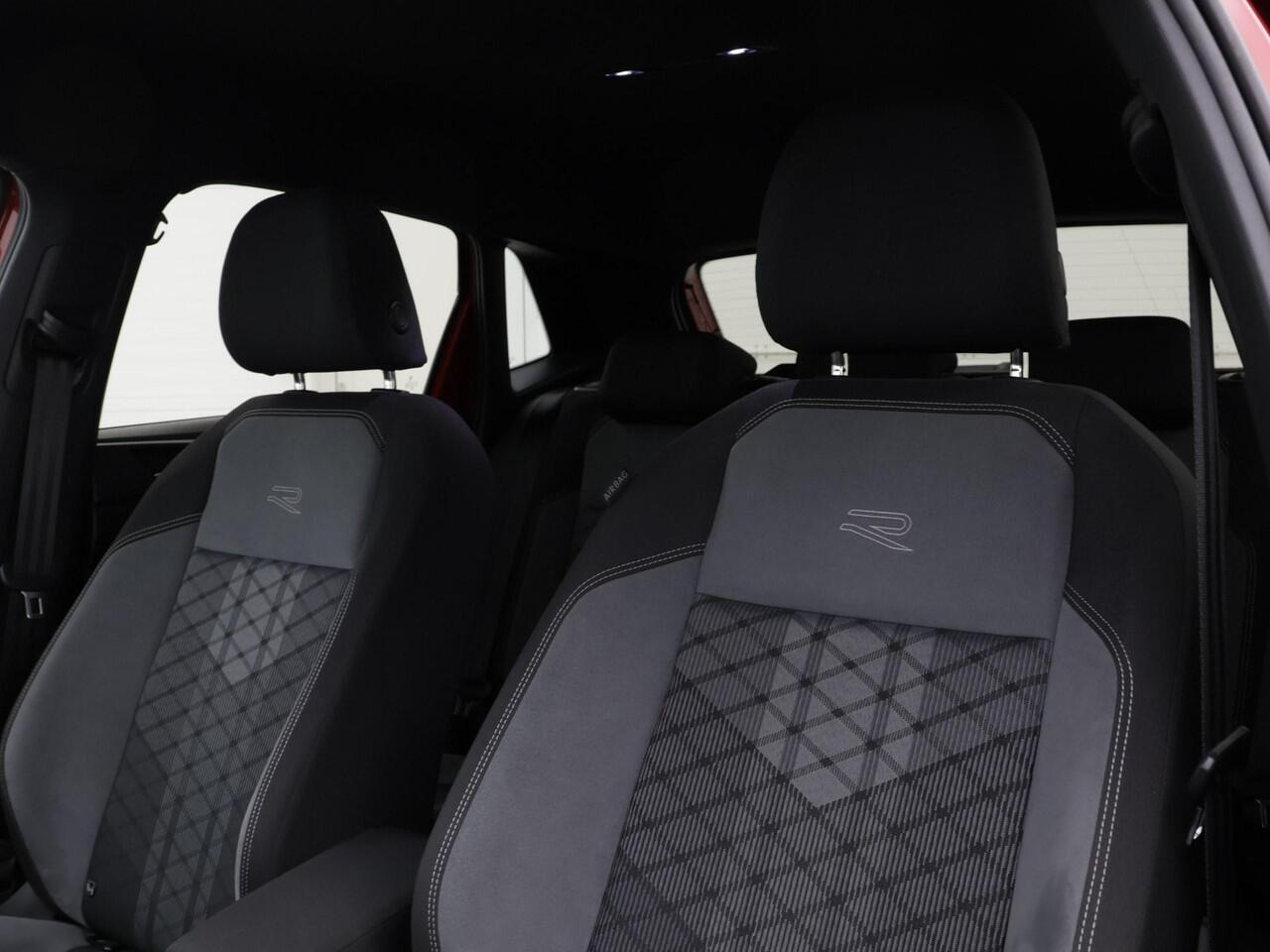 Volkswagen POLO 1.0 TSI 95pk DSG R-Line · Camera · Stoelverwarming · Keyless · Apple/Android Car Play · Trekhaak · Navigatie · 16'' Inch · Garantie t/m 09-03-2027 of 100.000km