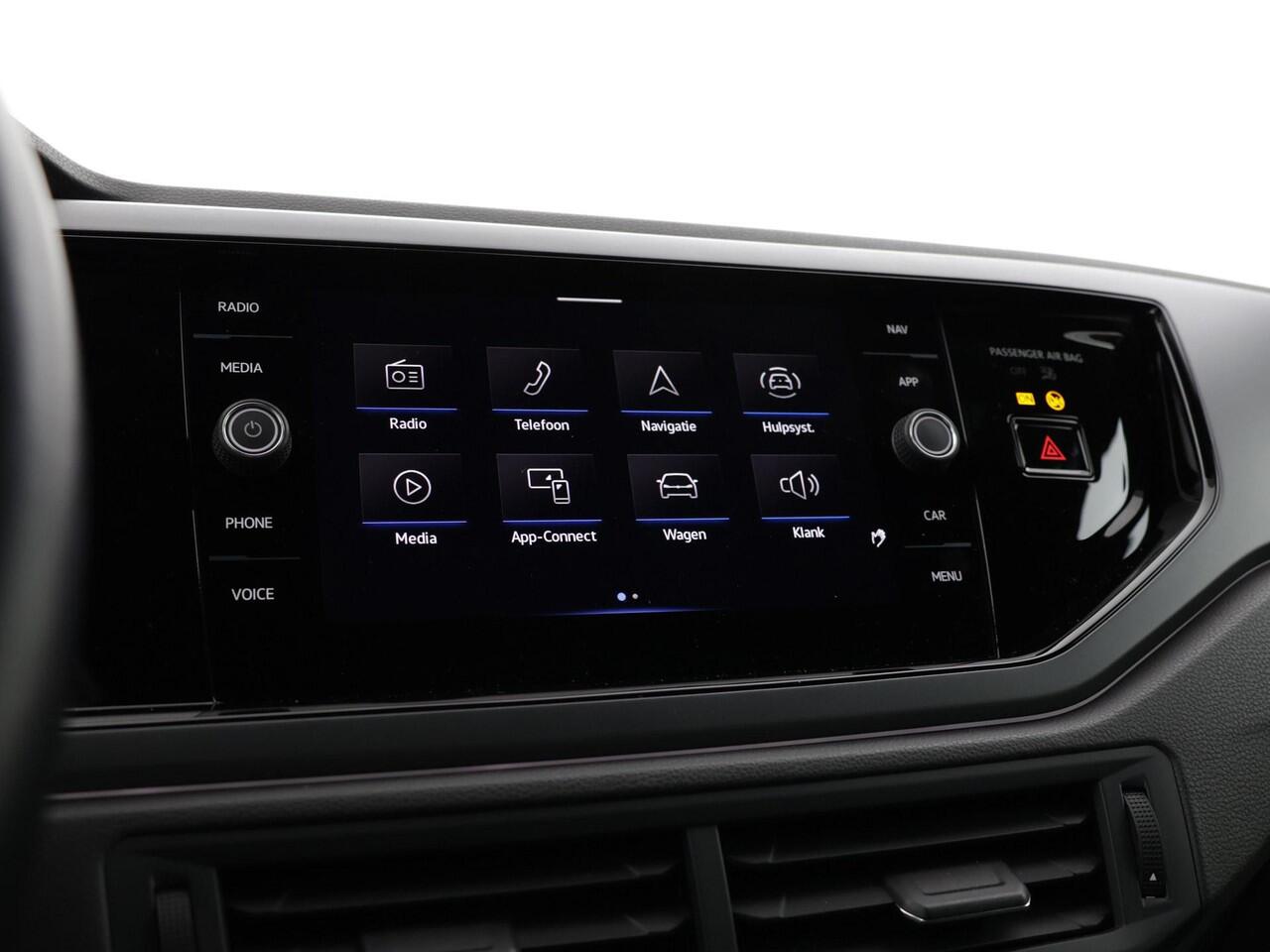 Volkswagen POLO 1.0 TSI 95pk DSG R-Line · Camera · Stoelverwarming · Keyless · Apple/Android Car Play · Trekhaak · Navigatie · 16'' Inch · Garantie t/m 09-03-2027 of 100.000km