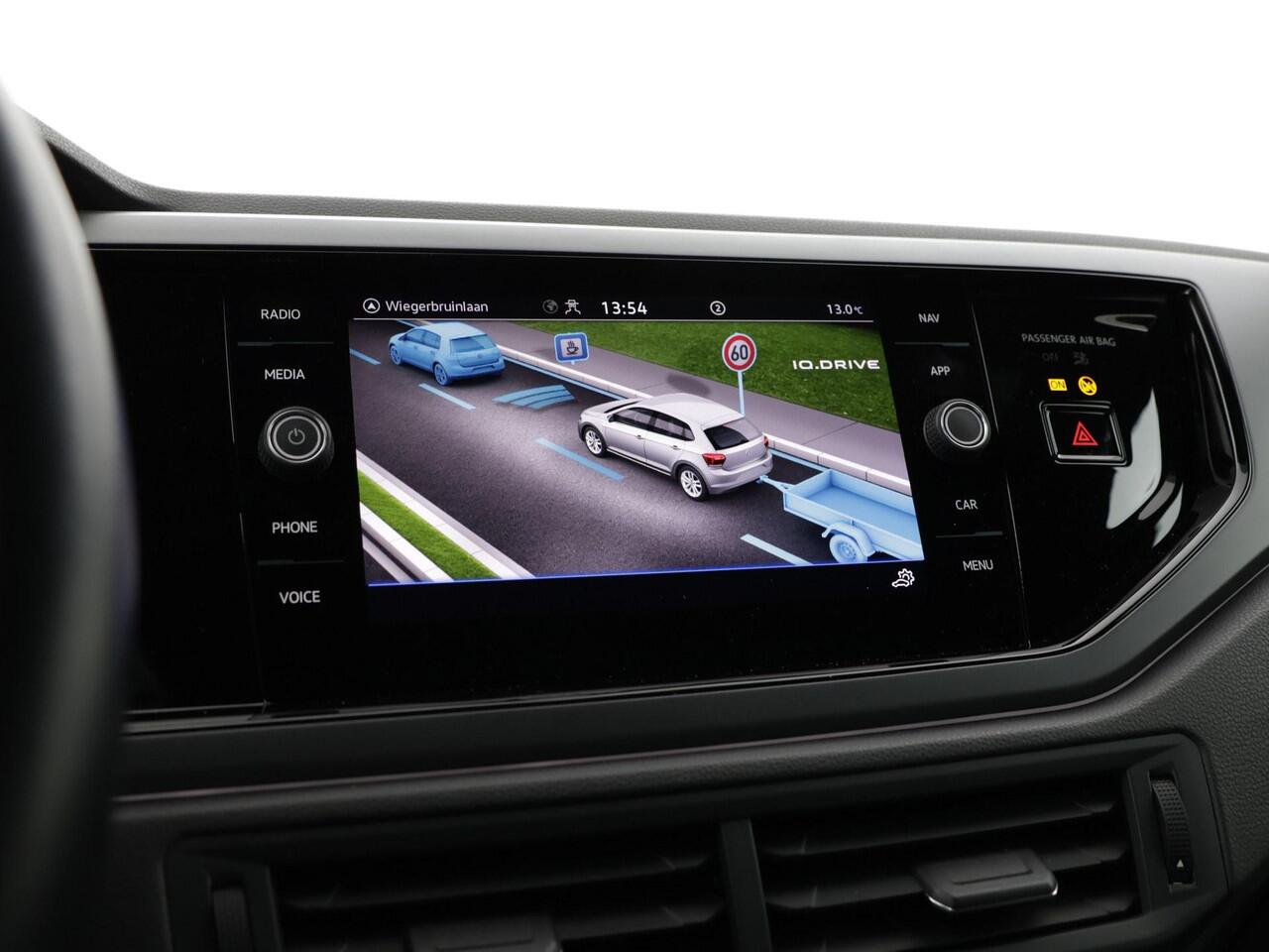 Volkswagen POLO 1.0 TSI 95pk DSG R-Line · Camera · Stoelverwarming · Keyless · Apple/Android Car Play · Trekhaak · Navigatie · 16'' Inch · Garantie t/m 09-03-2027 of 100.000km