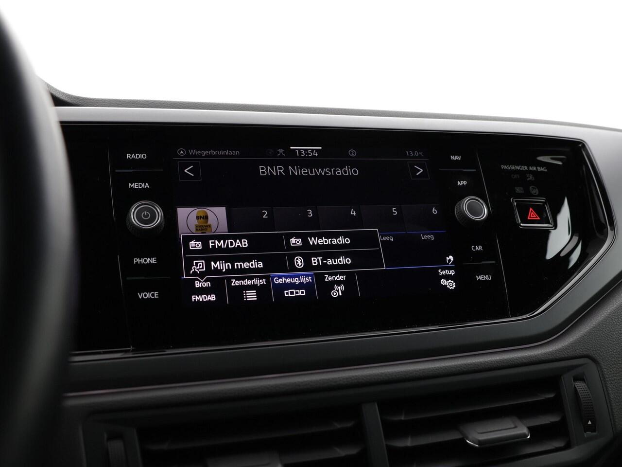 Volkswagen POLO 1.0 TSI 95pk DSG R-Line · Camera · Stoelverwarming · Keyless · Apple/Android Car Play · Trekhaak · Navigatie · 16'' Inch · Garantie t/m 09-03-2027 of 100.000km