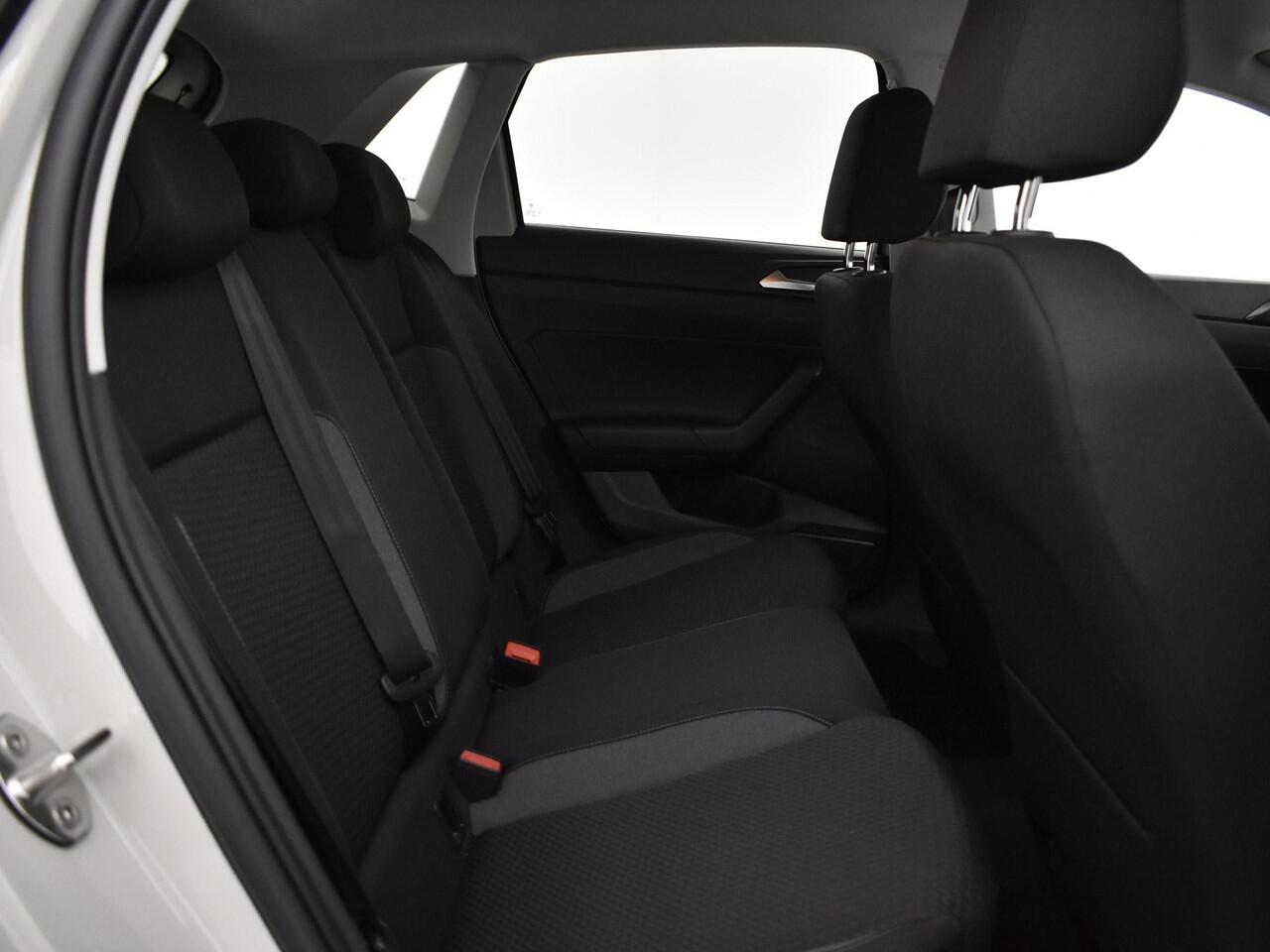 Volkswagen POLO 1.0 TSI Life Edition | Multimedia pakket | Apple Carplay | Achteruitrijcamera | Parkeersensoren achter | Getint glas | All season banden | 17"LM Velgen |