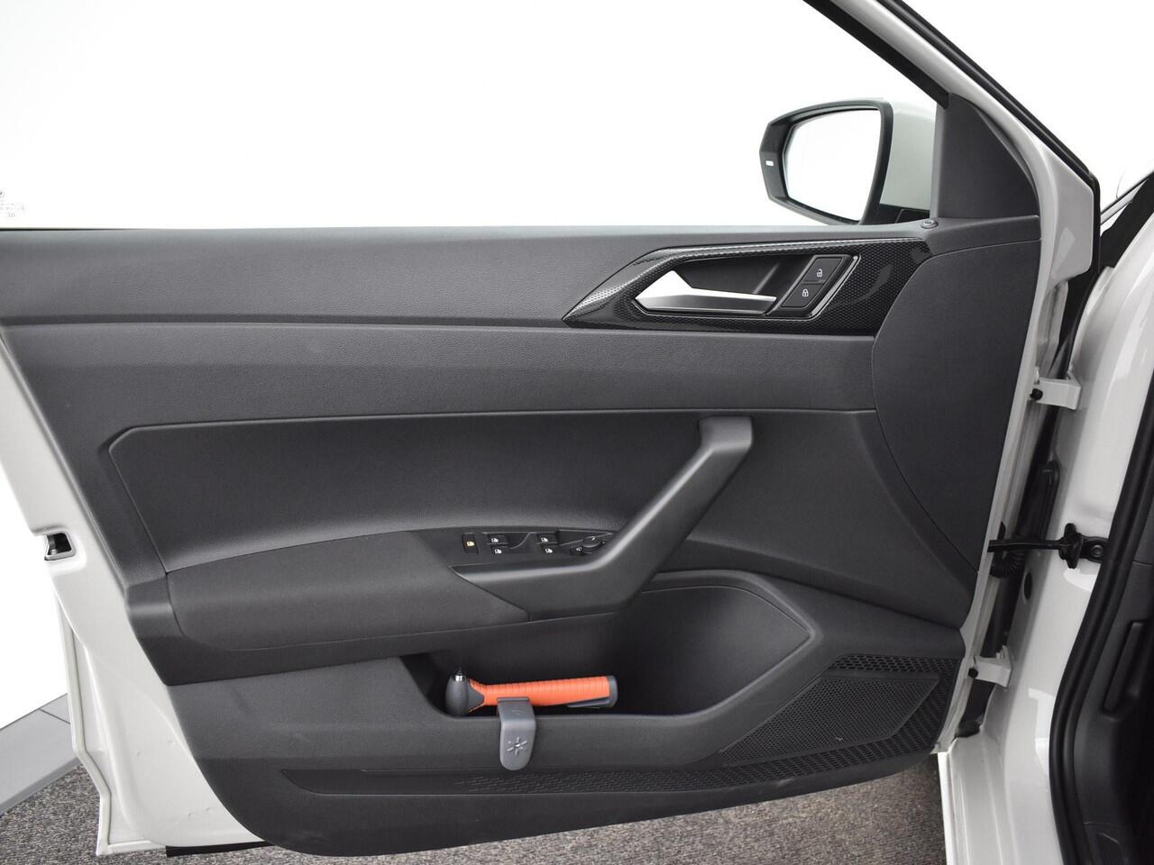 Volkswagen POLO 1.0 TSI Life Edition | Multimedia pakket | Apple Carplay | Achteruitrijcamera | Parkeersensoren achter | Getint glas | All season banden | 17"LM Velgen |