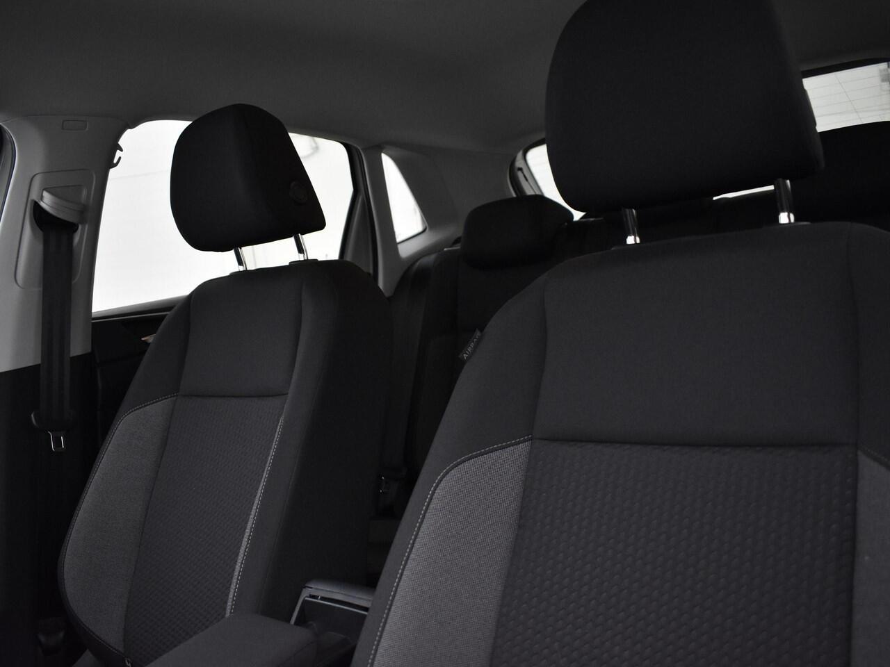 Volkswagen POLO 1.0 TSI Life Edition | Multimedia pakket | Apple Carplay | Achteruitrijcamera | Parkeersensoren achter | Getint glas | All season banden | 17"LM Velgen |