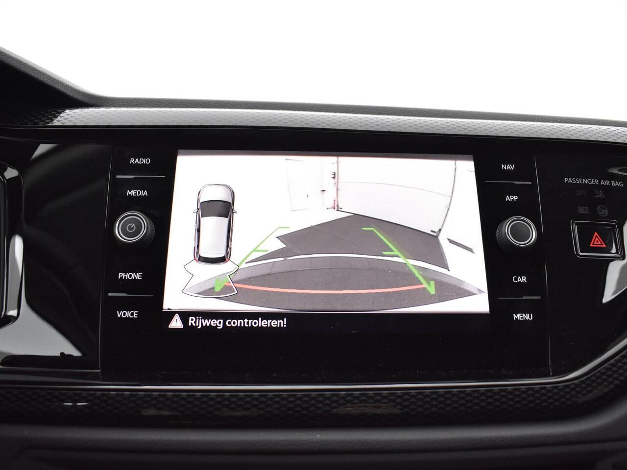 Volkswagen POLO 1.0 TSI Life Edition | Multimedia pakket | Apple Carplay | Achteruitrijcamera | Parkeersensoren achter | Getint glas | All season banden | 17"LM Velgen |