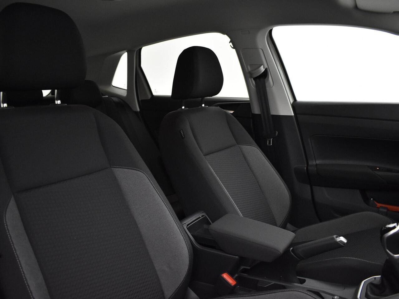 Volkswagen POLO 1.0 TSI Life Edition | Multimedia pakket | Apple Carplay | Achteruitrijcamera | Parkeersensoren achter | Getint glas | All season banden | 17"LM Velgen |
